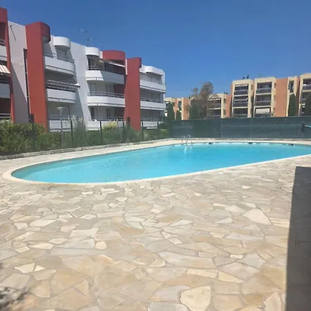 شقة Cozy With Pool, Close To The Sea